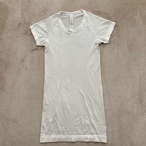 Lululemon swiftly tech short sleeve size 2